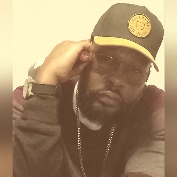 Meet your Posher, Floyd - Picture 2 of 4